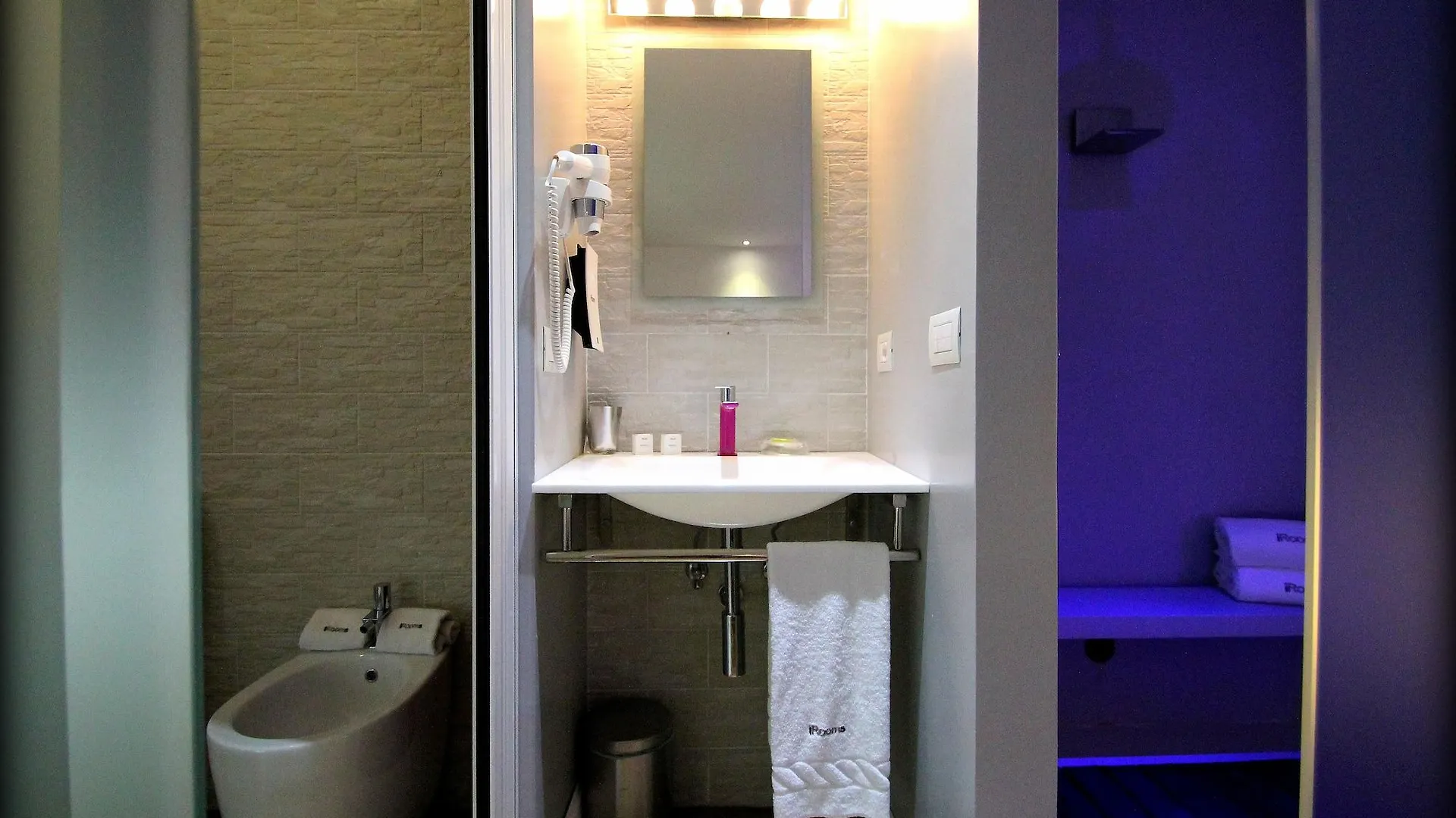 Wrooms Guest House Roma 4*,