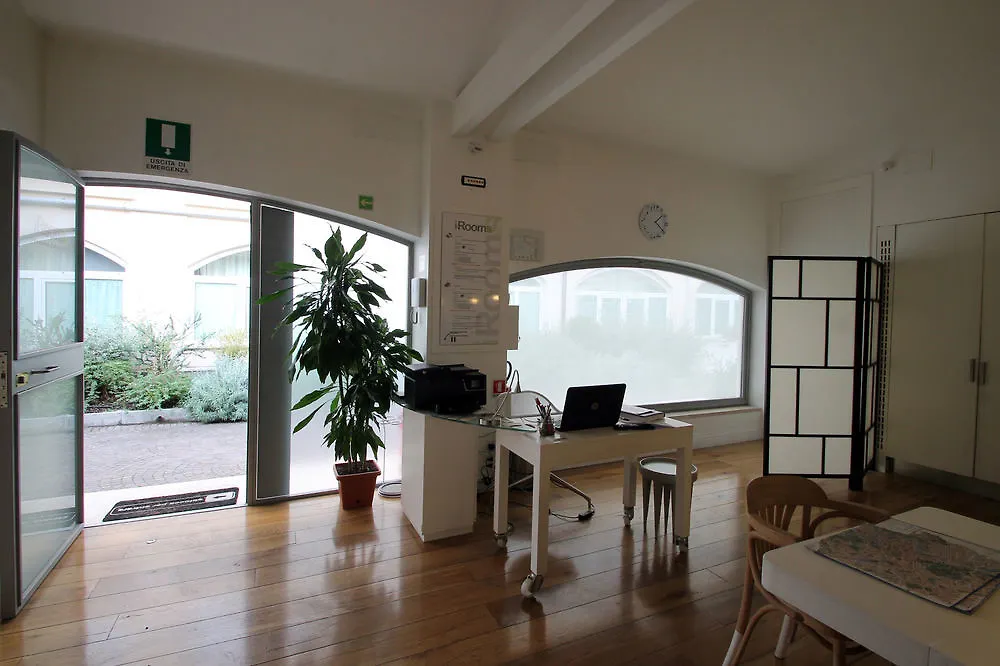 Wrooms Guest House Roma 4*,