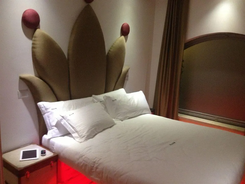 Wrooms Guest House Roma 4*,
